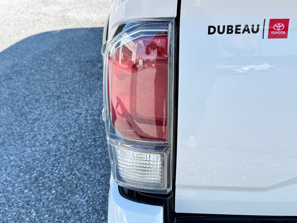 2023 Toyota Tacoma TRD OFFROAD MANUELLE / GPS / PNEUS NEUFS / TOILE / in Thetford Mines, Quebec - 23 - w1024h768px