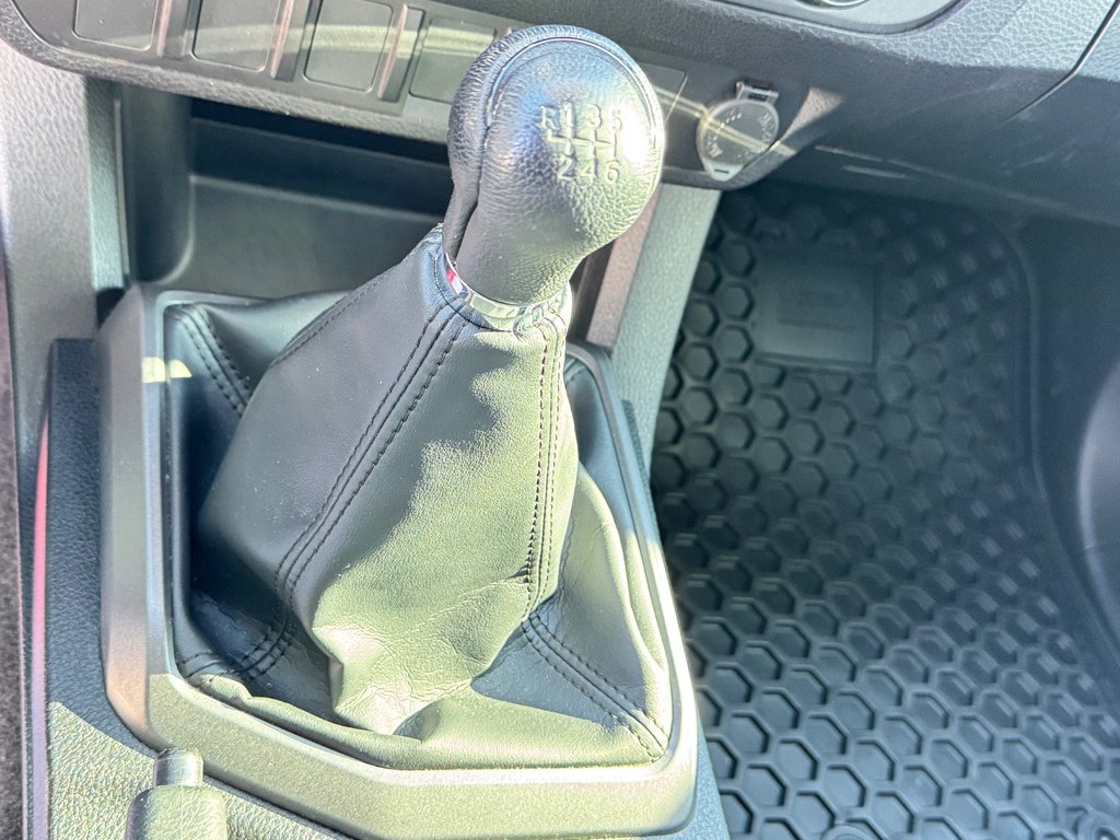 2023 Toyota Tacoma TRD OFFROAD MANUELLE / GPS / PNEUS NEUFS / TOILE / in Thetford Mines, Quebec - 55 - w1024h768px