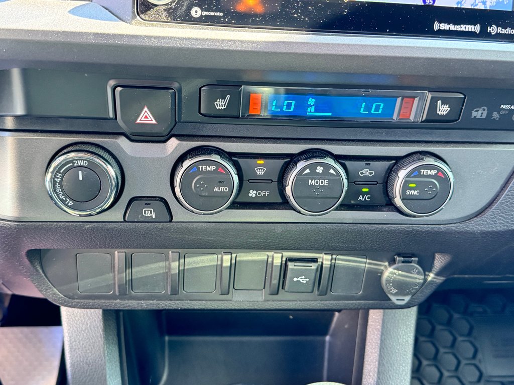 2023 Toyota Tacoma TRD OFFROAD MANUELLE / GPS / PNEUS NEUFS / TOILE / in Thetford Mines, Quebec - 50 - w1024h768px