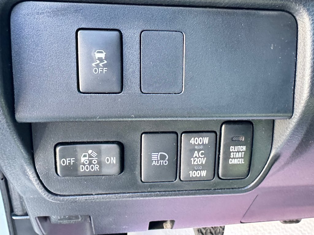 2023 Toyota Tacoma TRD OFFROAD MANUELLE / GPS / PNEUS NEUFS / TOILE / in Thetford Mines, Quebec - 35 - w1024h768px