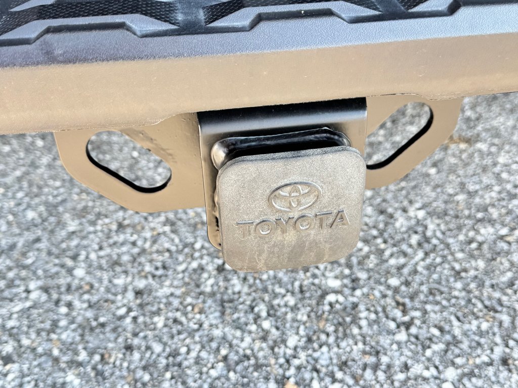 2023 Toyota Tacoma TRD OFFROAD MANUELLE / GPS / PNEUS NEUFS / TOILE / in Thetford Mines, Quebec - 27 - w1024h768px