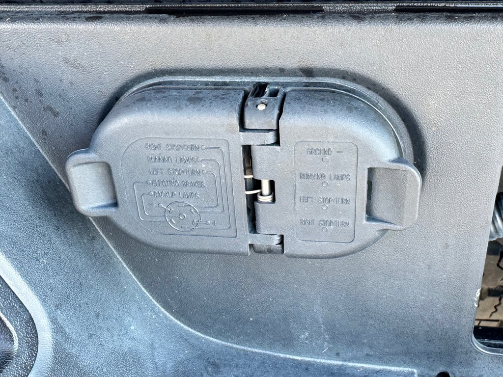 2023 Toyota Tacoma TRD OFFROAD MANUELLE / GPS / PNEUS NEUFS / TOILE / in Thetford Mines, Quebec - 26 - w1024h768px