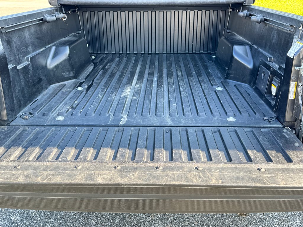 2023 Toyota Tacoma TRD OFFROAD MANUELLE / GPS / PNEUS NEUFS / TOILE / in Thetford Mines, Quebec - 68 - w1024h768px