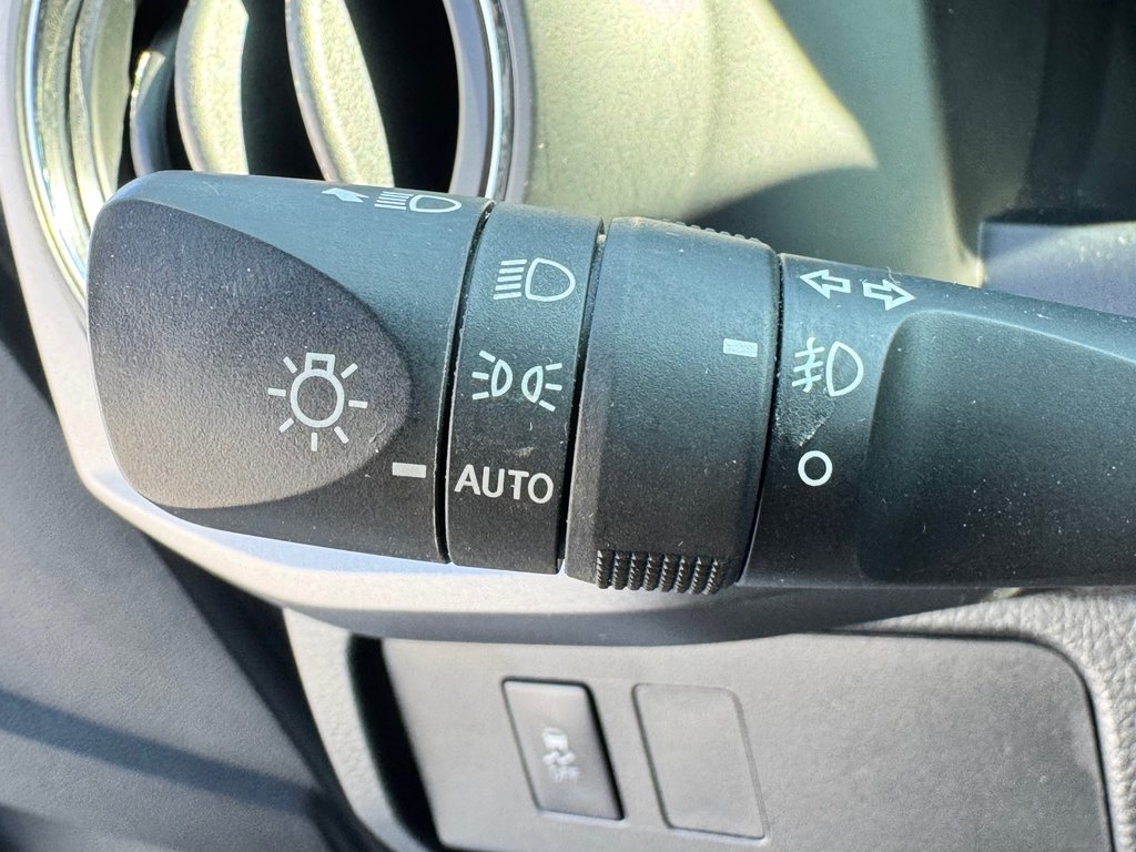 2023 Toyota Tacoma TRD OFFROAD MANUELLE / GPS / PNEUS NEUFS / TOILE / in Thetford Mines, Quebec - 40 - w1024h768px