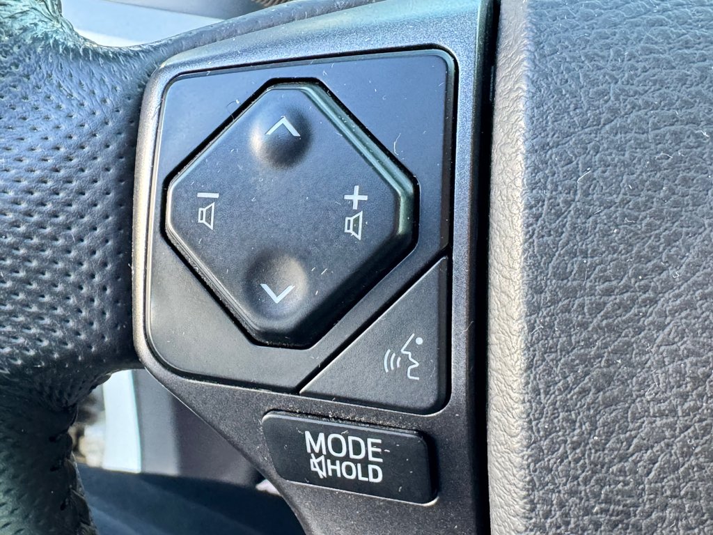 2023 Toyota Tacoma TRD OFFROAD MANUELLE / GPS / PNEUS NEUFS / TOILE / in Thetford Mines, Quebec - 38 - w1024h768px