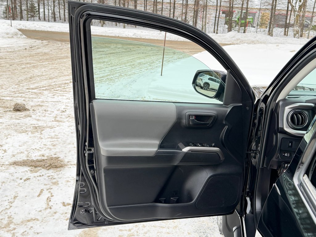 2023 Toyota Tacoma D-CAB SR5 4X4 / 36.000KM WOW / BCP ACCESSOIRES / in Thetford Mines, Quebec - 27 - w1024h768px