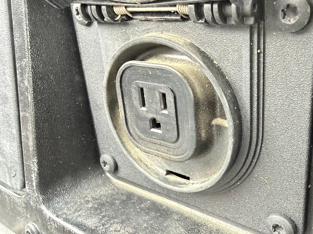 2023 Toyota Tacoma D-CAB SR5 4X4 / 36.000KM WOW / BCP ACCESSOIRES / in Thetford Mines, Quebec - 73 - w1024h768px