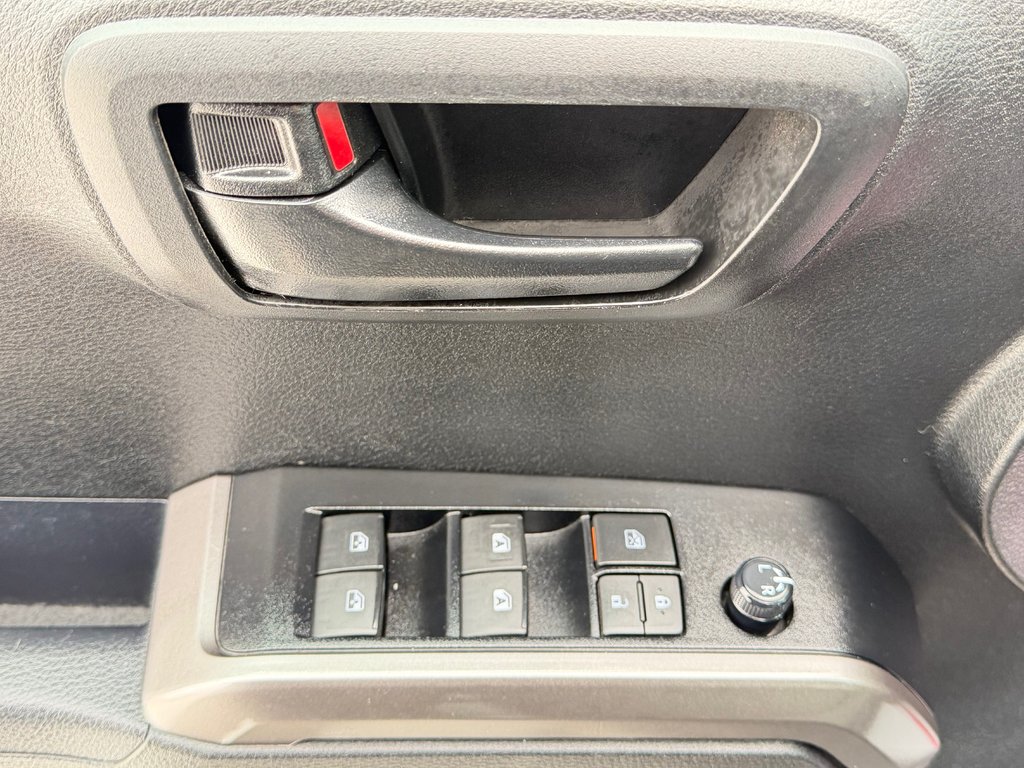 2023 Toyota Tacoma D-CAB SR5 4X4 / 36.000KM WOW / BCP ACCESSOIRES / in Thetford Mines, Quebec - 28 - w1024h768px