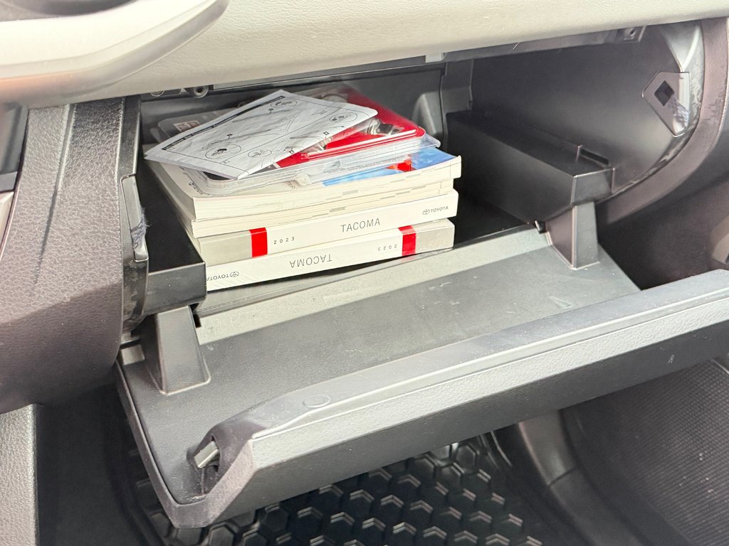 2023 Toyota Tacoma D-CAB SR5 4X4 / 36.000KM WOW / BCP ACCESSOIRES / in Thetford Mines, Quebec - 54 - w1024h768px