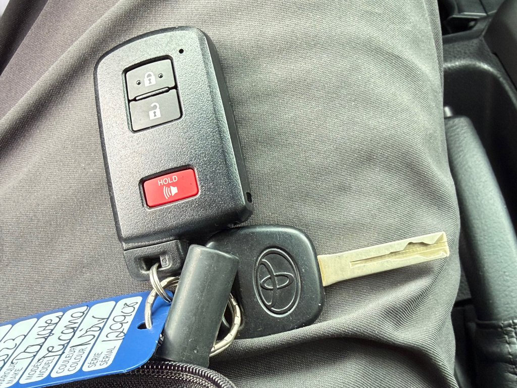 2023 Toyota Tacoma TRD OFF ROAD 4X4 / 20.400KM / PEA 30-03-28=100KM / in Thetford Mines, Quebec - 60 - w1024h768px