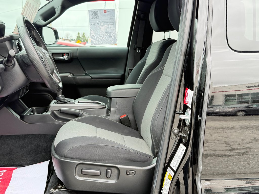 2023 Toyota Tacoma TRD OFF ROAD 4X4 / 20.400KM / PEA 30-03-28=100KM / in Thetford Mines, Quebec - 32 - w1024h768px