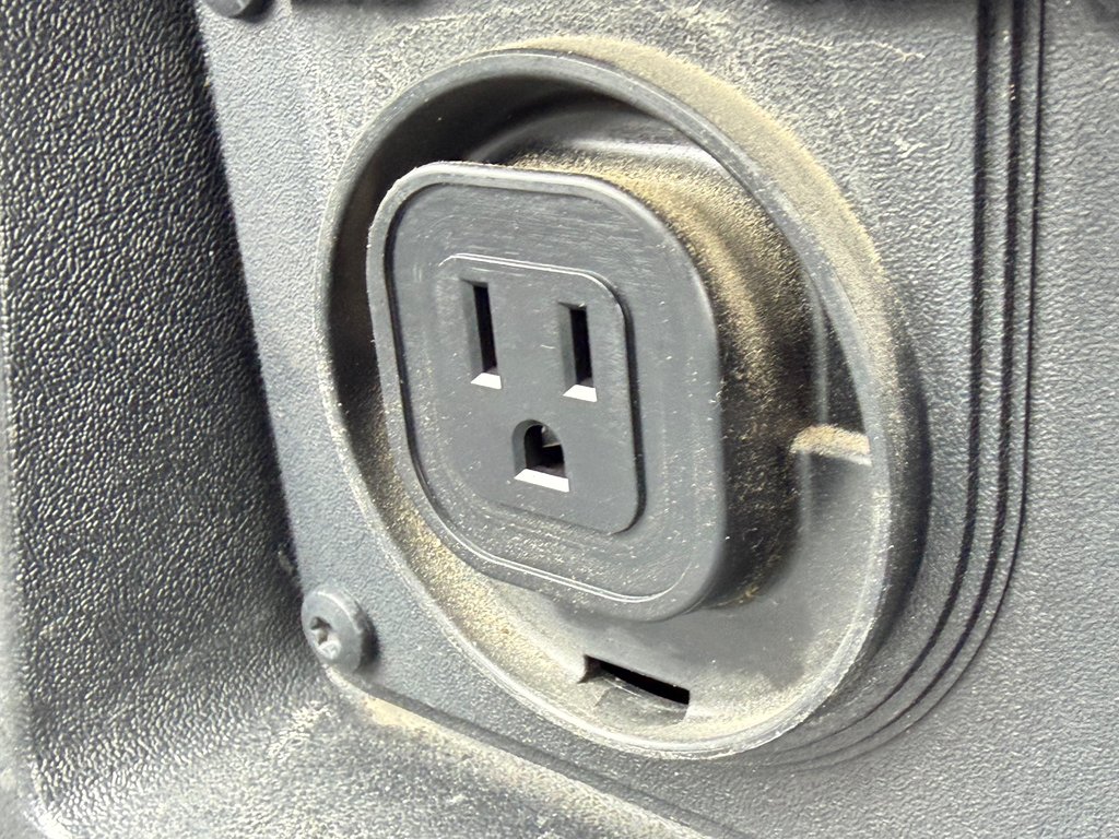 2023 Toyota Tacoma TRD OFF ROAD 4X4 / 20.400KM / PEA 30-03-28=100KM / in Thetford Mines, Quebec - 68 - w1024h768px