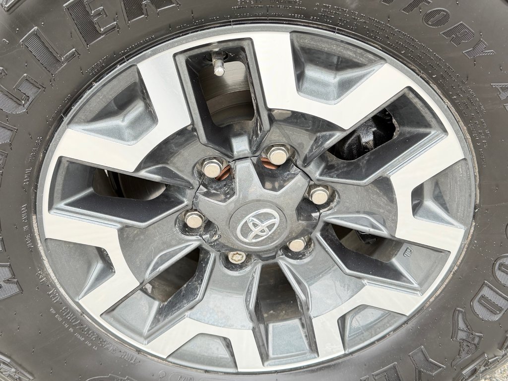 2023 Toyota Tacoma TRD OFF ROAD 4X4 / 20.400KM / PEA 30-03-28=100KM / in Thetford Mines, Quebec - 16 - w1024h768px