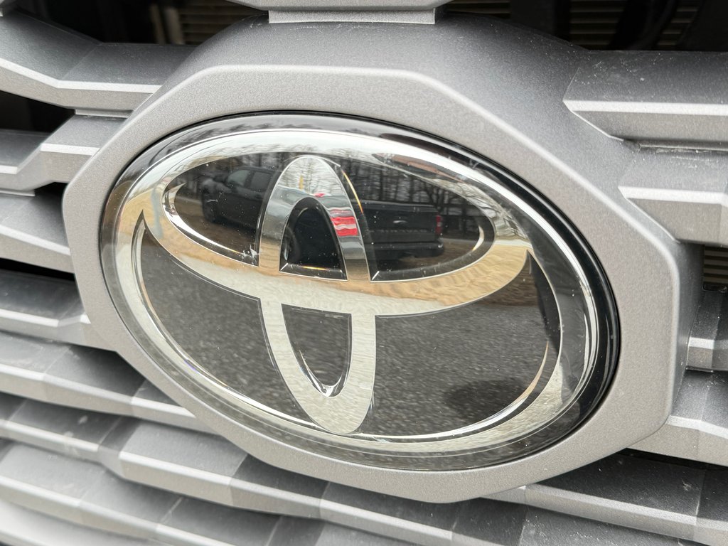 2023 Toyota Tacoma TRD OFF ROAD 4X4 / 20.400KM / PEA 30-03-28=100KM / in Thetford Mines, Quebec - 12 - w1024h768px