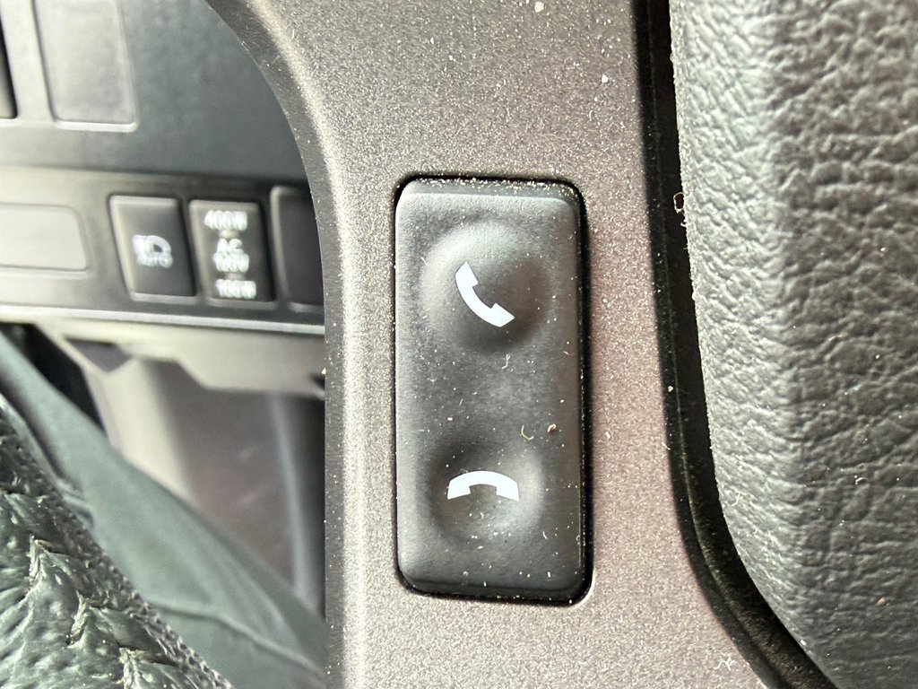 2023 Toyota Tacoma TRD OFF ROAD 4X4 / 20.400KM / PEA 30-03-28=100KM / in Thetford Mines, Quebec - 37 - w1024h768px