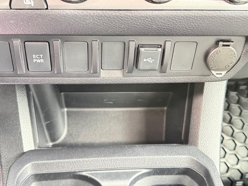 2023 Toyota Tacoma TRD OFF ROAD 4X4 / 20.400KM / PEA 30-03-28=100KM / in Thetford Mines, Quebec - 49 - w1024h768px