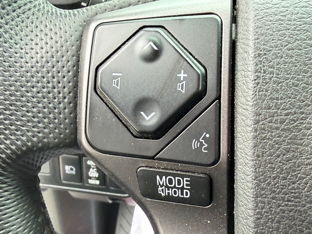 2023 Toyota Tacoma TRD OFF ROAD 4X4 / 20.400KM / PEA 30-03-28=100KM / in Thetford Mines, Quebec - 36 - w1024h768px