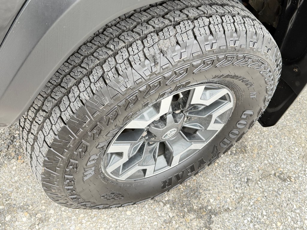 2023 Toyota Tacoma TRD OFF ROAD 4X4 / 20.400KM / PEA 30-03-28=100KM / in Thetford Mines, Quebec - 15 - w1024h768px