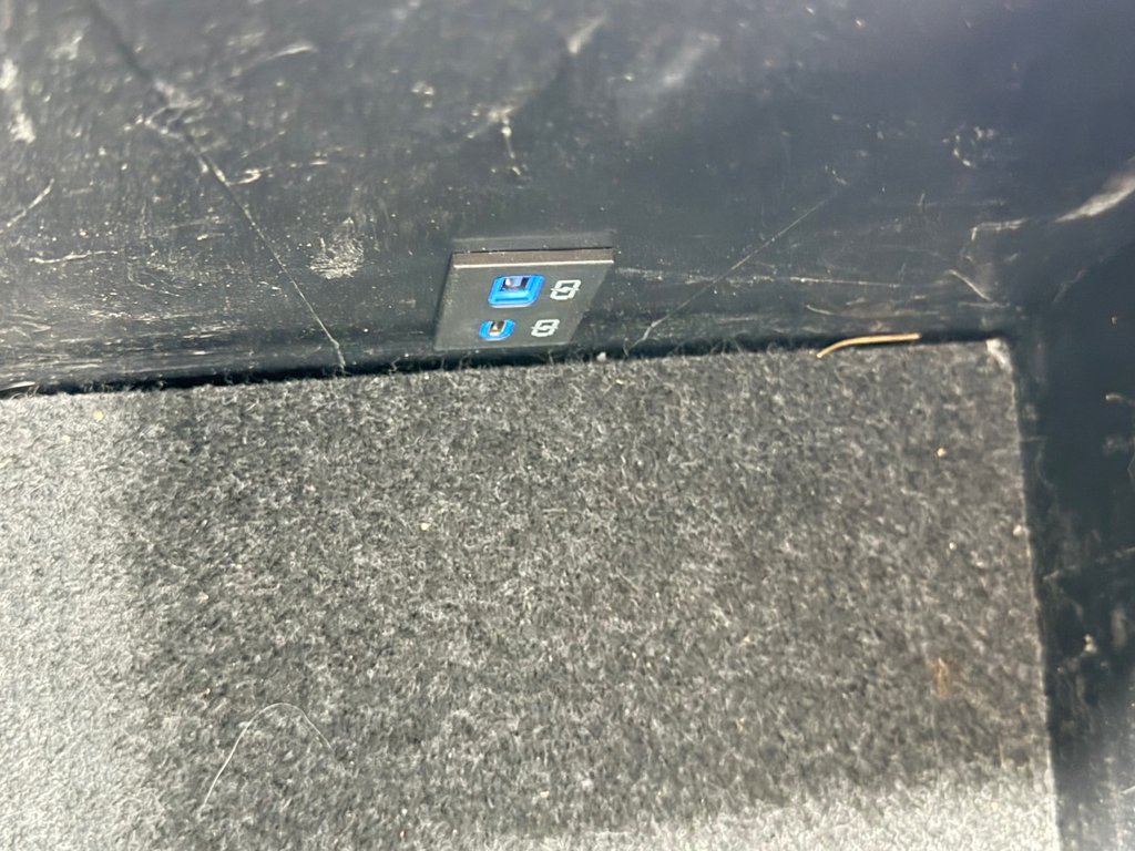 2023 Toyota Tacoma TRD OFF ROAD 4X4 / 20.400KM / PEA 30-03-28=100KM / in Thetford Mines, Quebec - 56 - w1024h768px