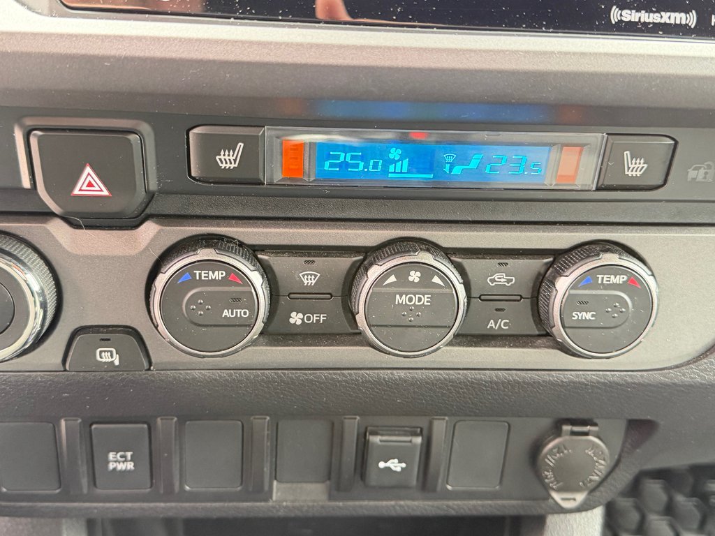 2023 Toyota Tacoma TRD OFF ROAD 4X4 / 20.400KM / PEA 30-03-28=100KM / in Thetford Mines, Quebec - 48 - w1024h768px