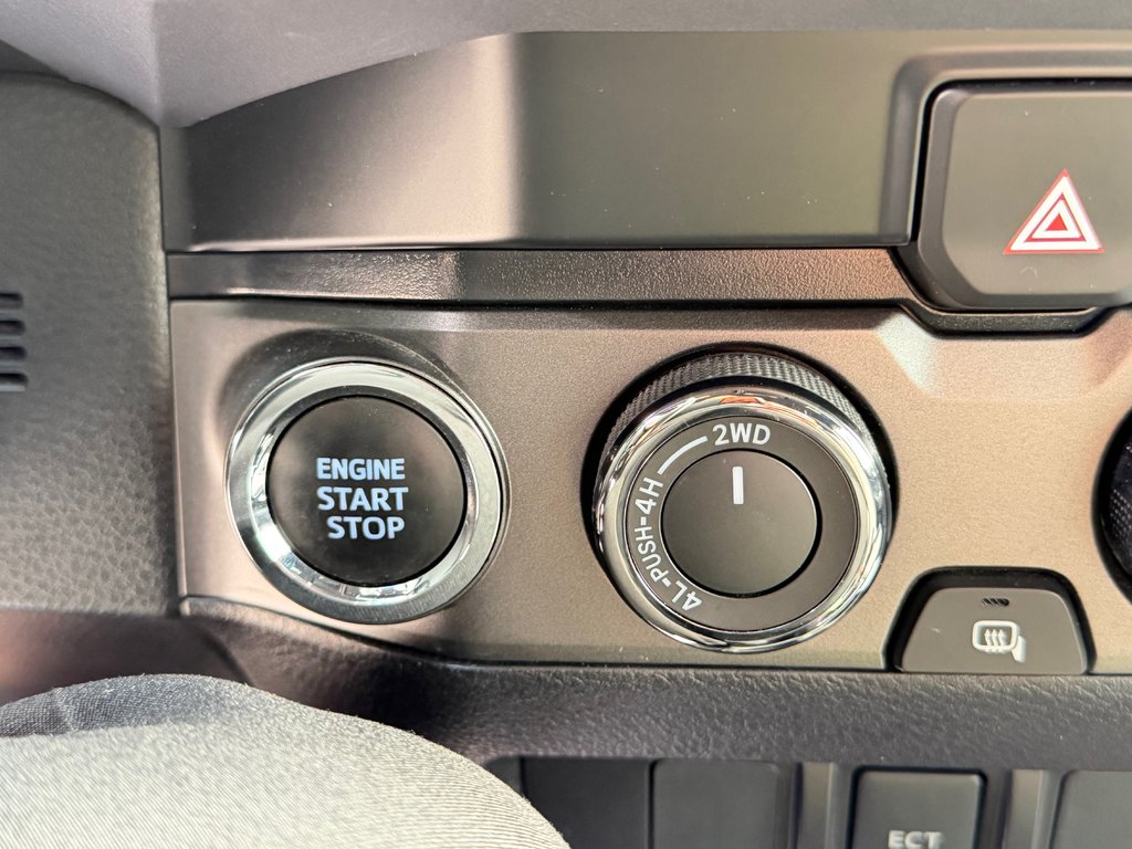 Toyota Tacoma D-CAB / 4X4 / TRD SPORT / 37.500KM / TOILE / MARCHEPIEDS  / 2023 à Thetford Mines, Québec - 46 - w1024h768px