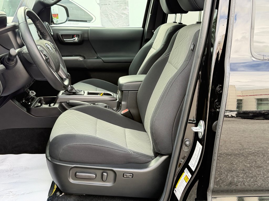 Toyota Tacoma D-CAB / 4X4 / TRD SPORT / 37.500KM / TOILE / MARCHEPIEDS  / 2023 à Thetford Mines, Québec - 30 - w1024h768px