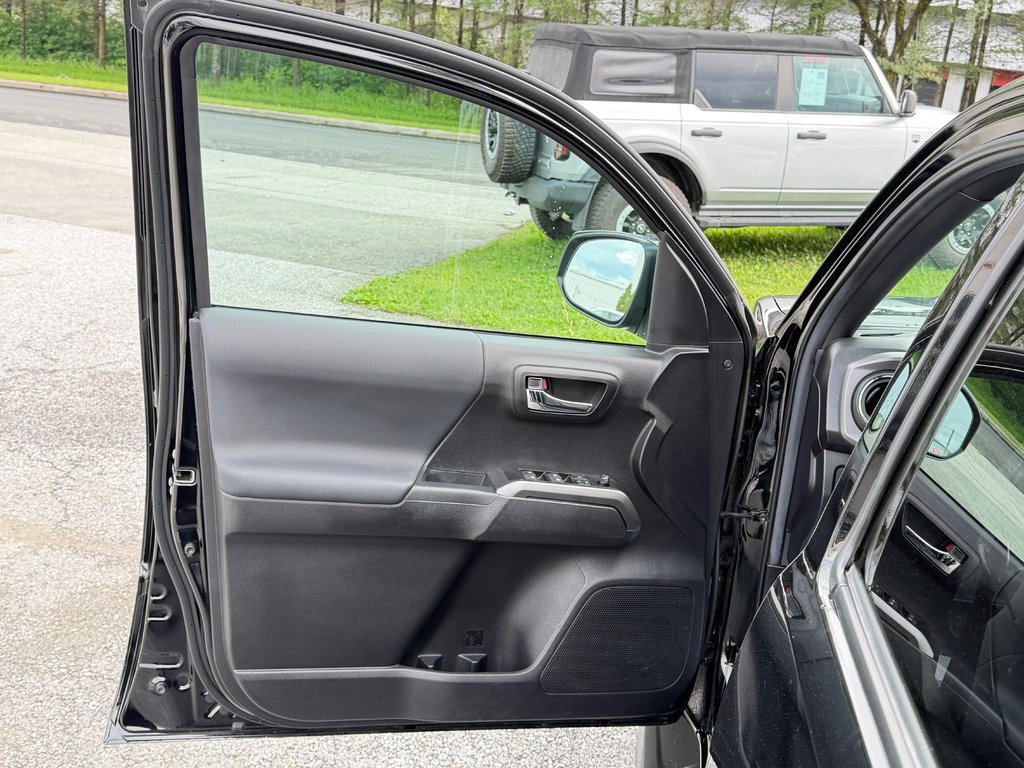 Toyota Tacoma D-CAB / 4X4 / TRD SPORT / 37.500KM / TOILE / MARCHEPIEDS  / 2023 à Thetford Mines, Québec - 28 - w1024h768px
