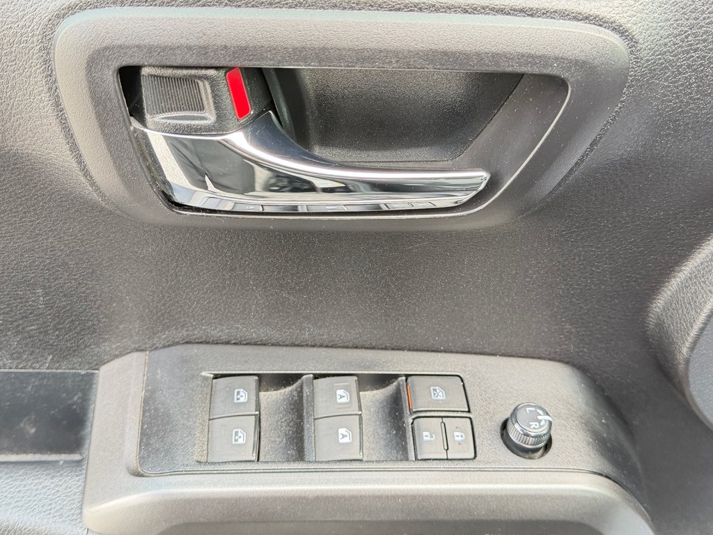Toyota Tacoma D-CAB / 4X4 / TRD SPORT / 37.500KM / TOILE / MARCHEPIEDS  / 2023 à Thetford Mines, Québec - 29 - w1024h768px