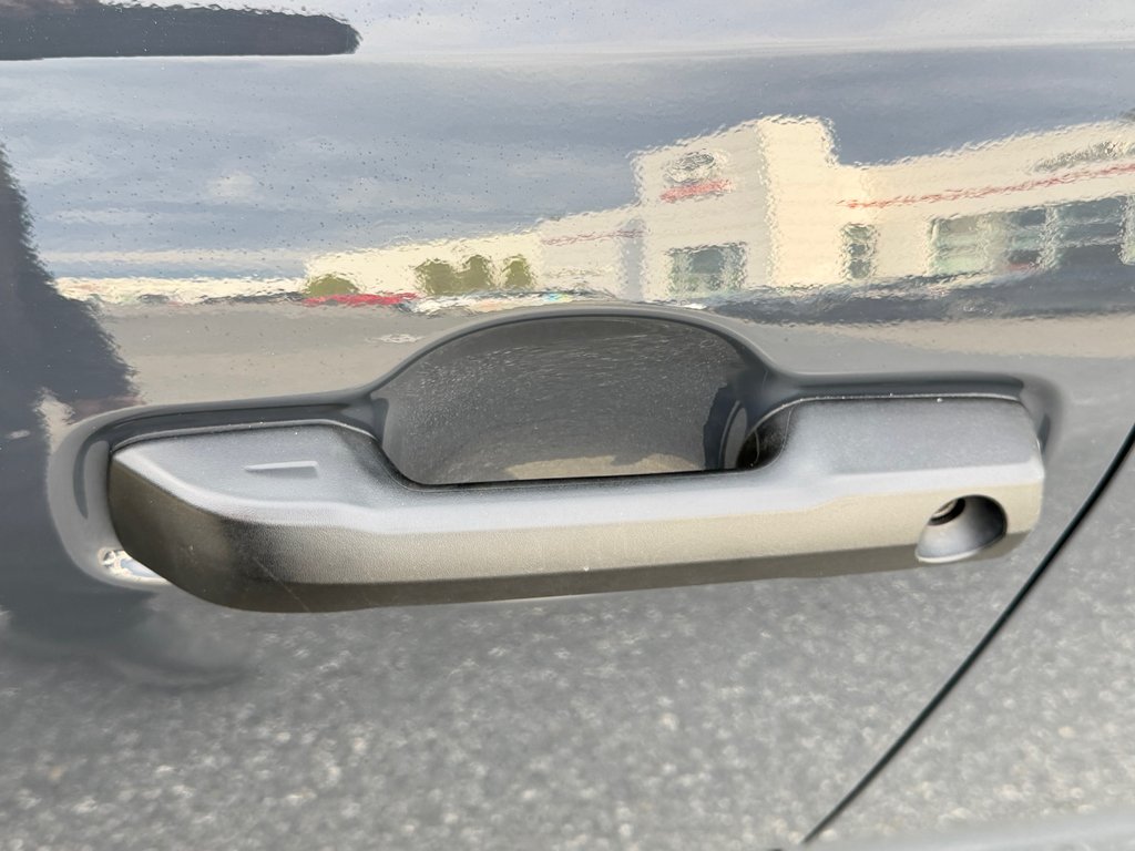 2024 Toyota Tacoma RACK TOIT TOYOTA / MARCHE-PIED / TOILE BOITE /  MARCHE DE BOITE  / PEA 29-09-29=100KM / in Thetford Mines, Quebec - 19 - w1024h768px