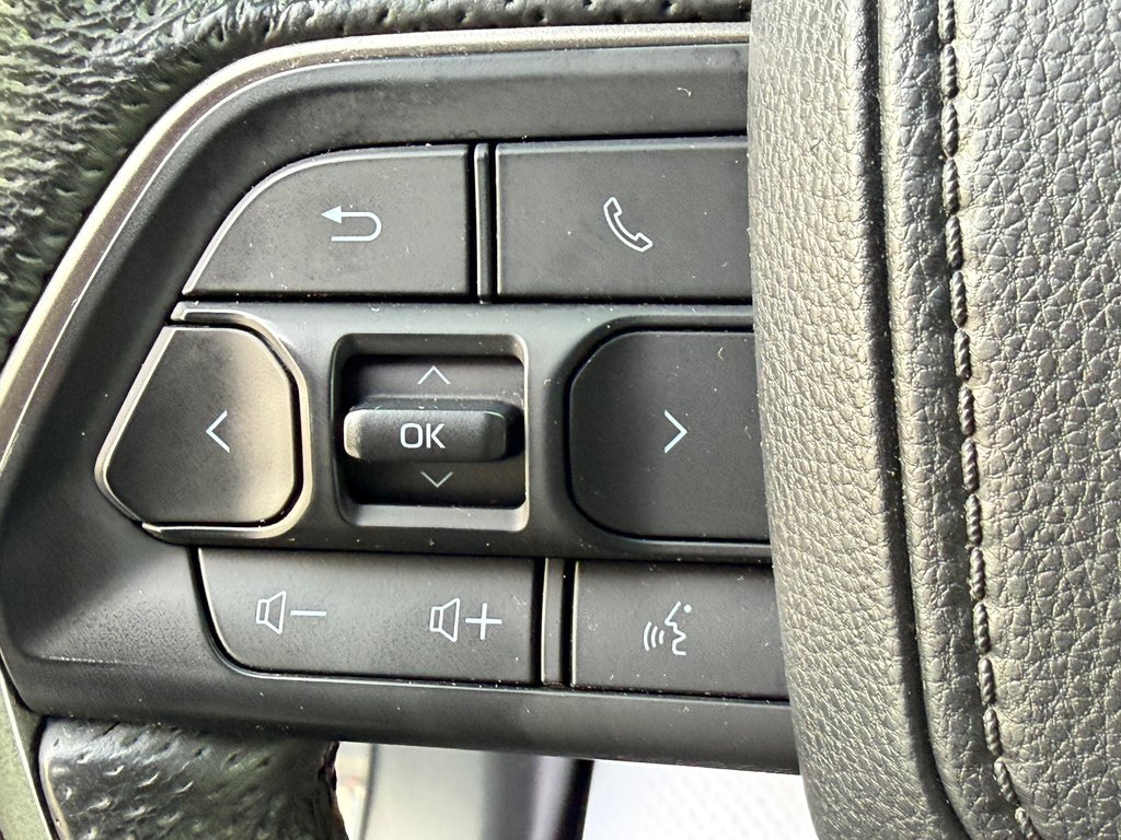 2024 Toyota Tacoma RACK TOIT TOYOTA / MARCHE-PIED / TOILE BOITE /  MARCHE DE BOITE  / PEA 29-09-29=100KM / in Thetford Mines, Quebec - 36 - w1024h768px