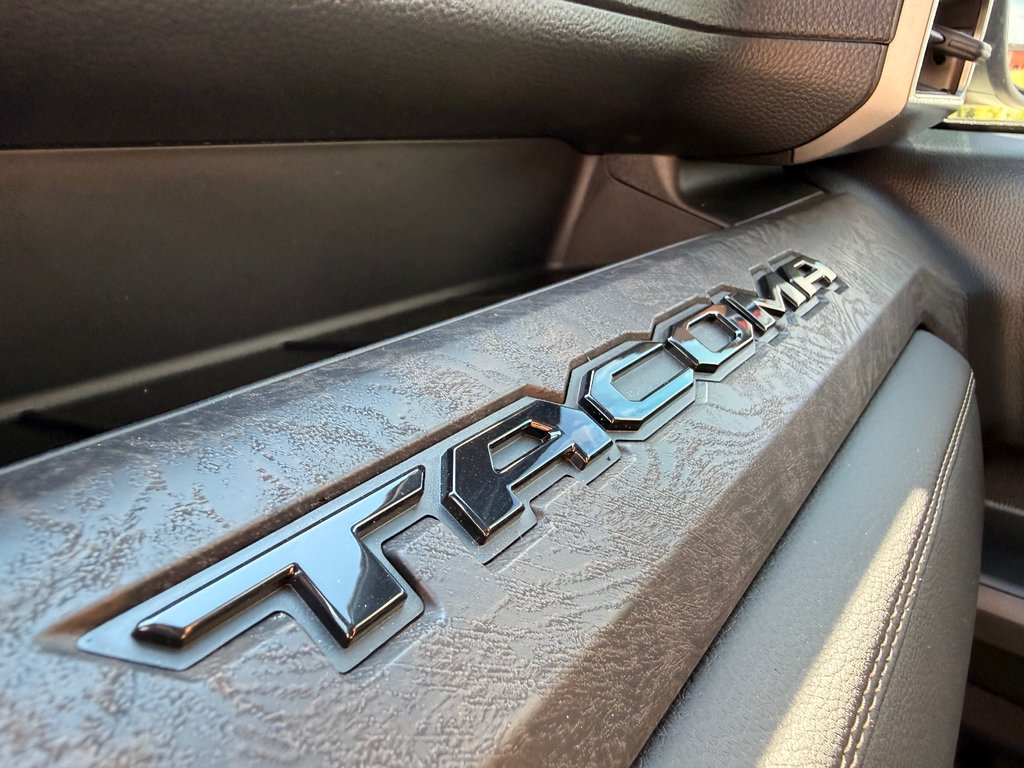 Toyota TACOMA HYBRIDE LIMITED EDITION NOLS SPORT  2025 à Thetford Mines, Québec - 36 - w1024h768px
