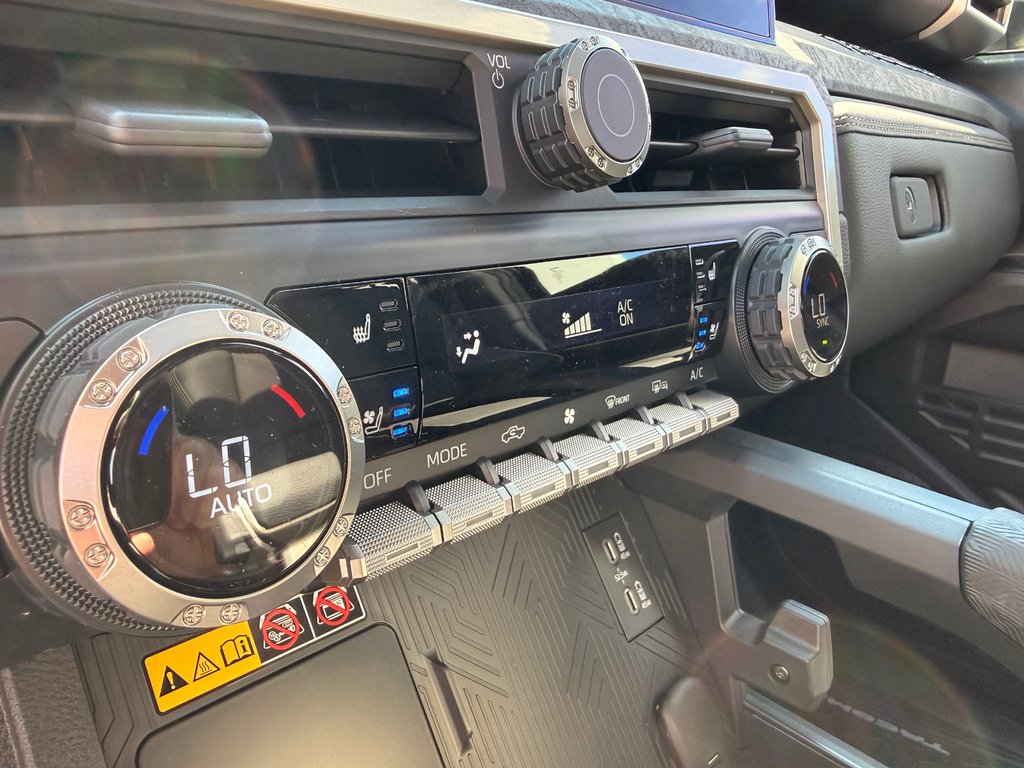 Toyota TACOMA HYBRIDE LIMITED EDITION NOLS SPORT  2025 à Thetford Mines, Québec - 33 - w1024h768px