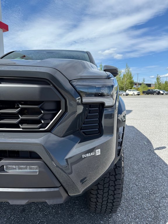 Toyota TACOMA HYBRIDE LIMITED EDITION NOLS SPORT  2025 à Thetford Mines, Québec - 9 - w1024h768px