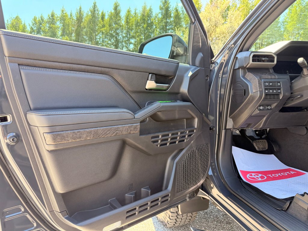 Toyota TACOMA HYBRIDE LIMITED EDITION NOLS SPORT  2025 à Thetford Mines, Québec - 24 - w1024h768px
