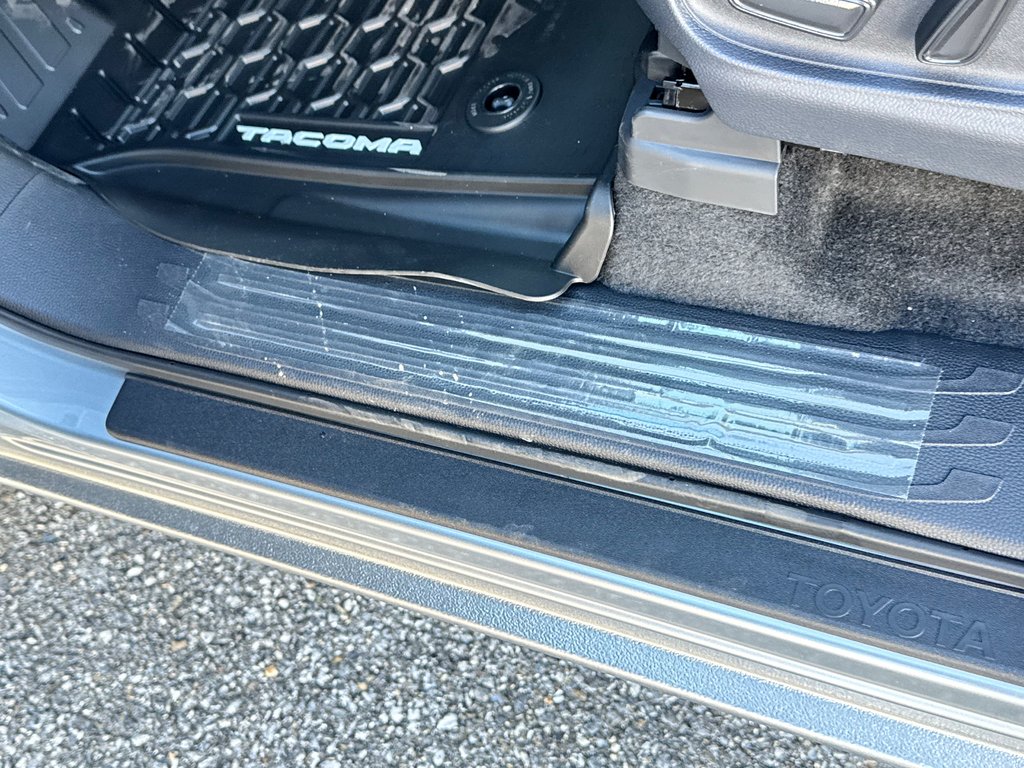 2025 Toyota Tacoma in Thetford Mines, Quebec - 33 - w1024h768px