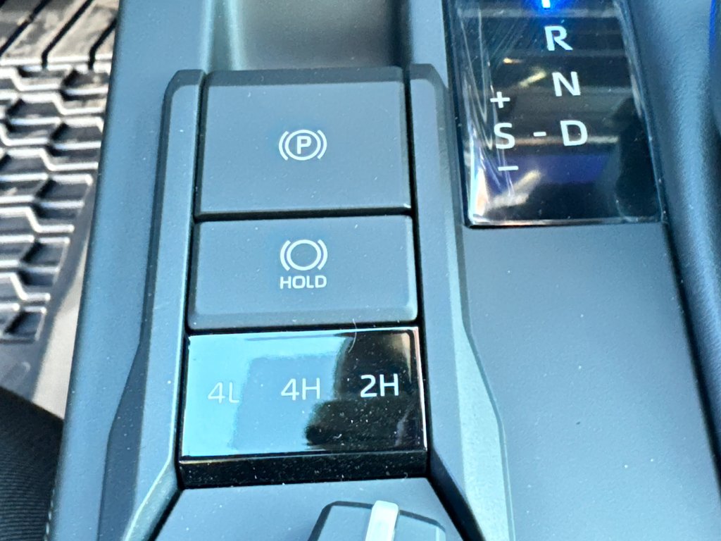 2025 Toyota Tacoma in Thetford Mines, Quebec - 57 - w1024h768px