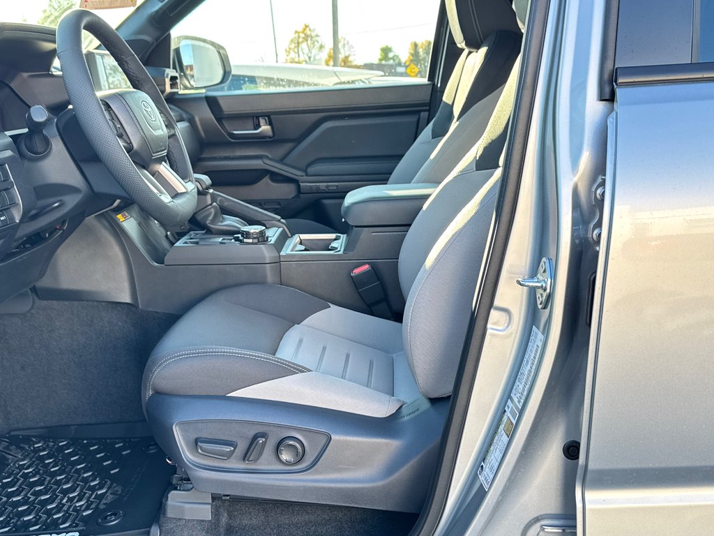 2025 Toyota Tacoma in Thetford Mines, Quebec - 32 - w1024h768px