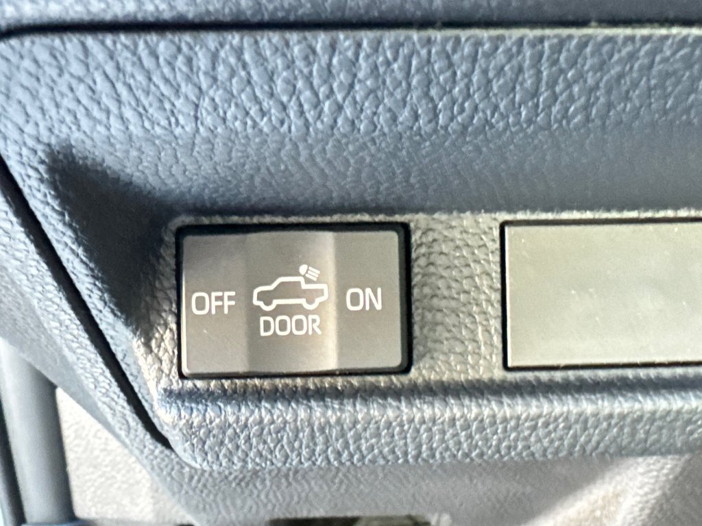2025 Toyota Tacoma in Thetford Mines, Quebec - 37 - w1024h768px