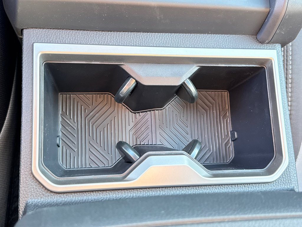 2025 Toyota Tacoma in Thetford Mines, Quebec - 59 - w1024h768px