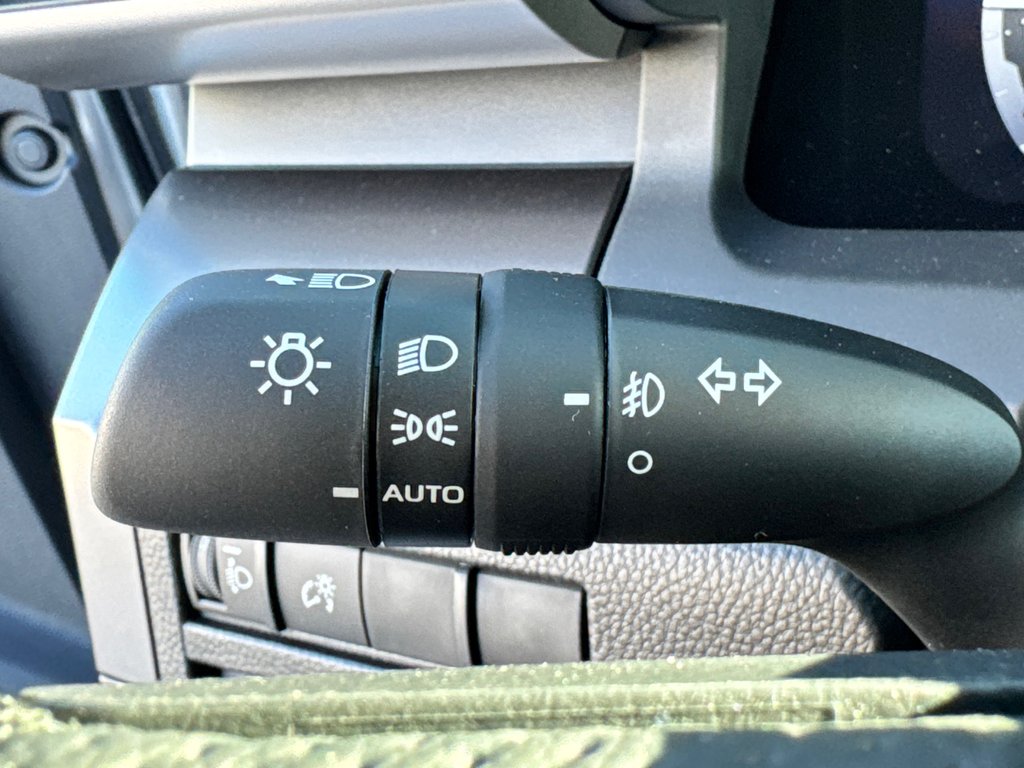 2025 Toyota Tacoma in Thetford Mines, Quebec - 42 - w1024h768px