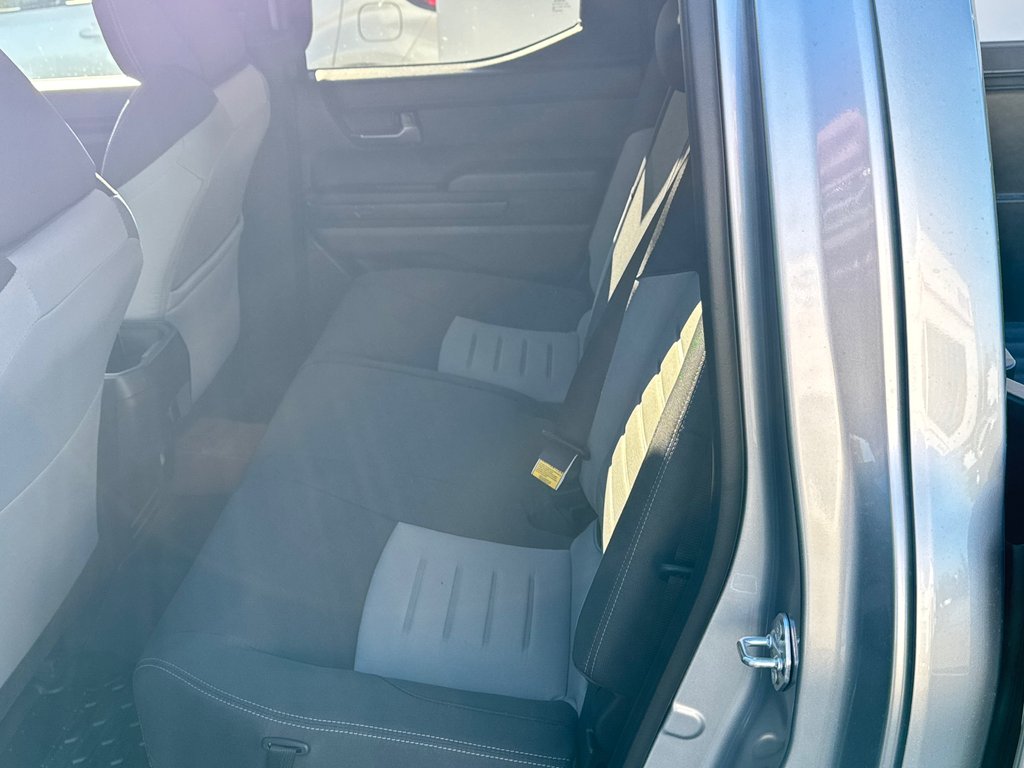 2025 Toyota Tacoma in Thetford Mines, Quebec - 67 - w1024h768px