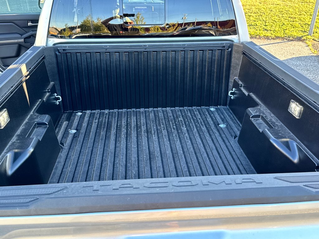 2025 Toyota Tacoma in Thetford Mines, Quebec - 72 - w1024h768px