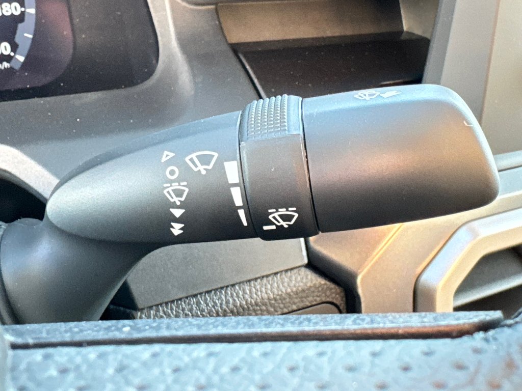 2025 Toyota Tacoma in Thetford Mines, Quebec - 44 - w1024h768px