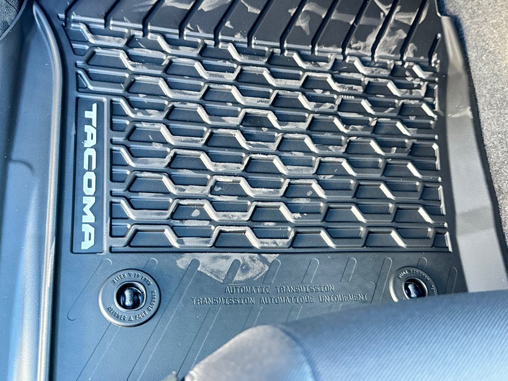 2025 Toyota Tacoma in Thetford Mines, Quebec - 39 - w1024h768px
