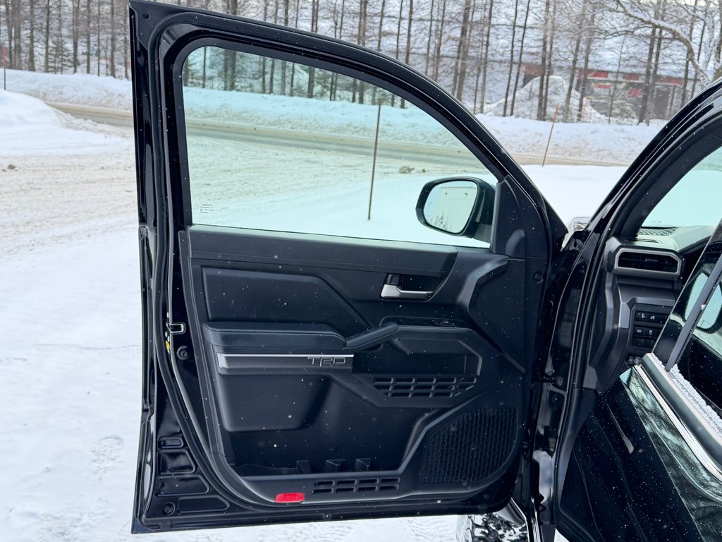 2025 Toyota Tacoma ** MC FLY EDITION ** 13 000 $ AJOUTS / RACK ARRIÈRE / LUMIERES / LIFT KIT / PNEUS ET MAGS HORS ROUTE in Thetford Mines, Quebec - 30 - w1024h768px