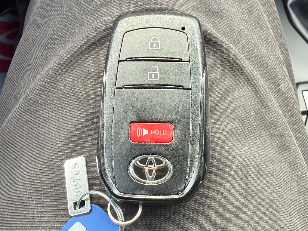 2025 Toyota Tacoma ** MC FLY EDITION ** 13 000 $ AJOUTS / RACK ARRIÈRE / LUMIERES / LIFT KIT / PNEUS ET MAGS HORS ROUTE in Thetford Mines, Quebec - 60 - w1024h768px