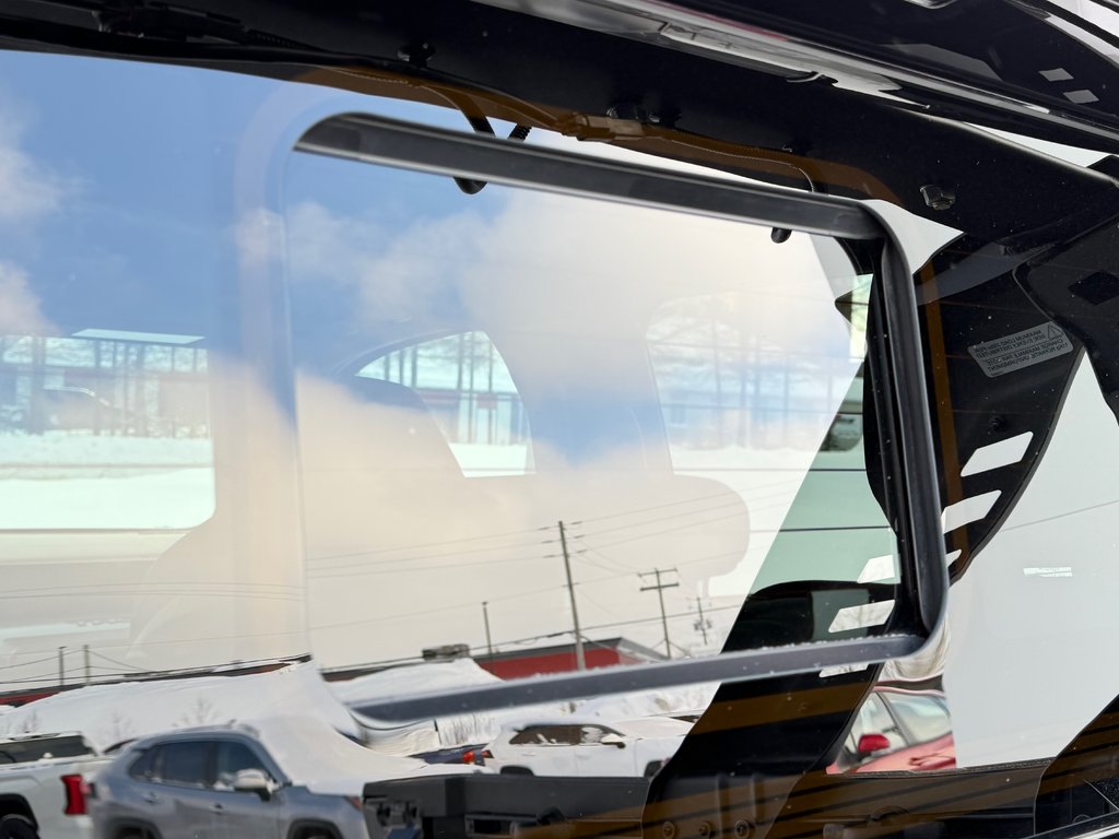 2025 Toyota Tacoma ** MC FLY EDITION ** 13 000 $ AJOUTS / RACK ARRIÈRE / LUMIERES / LIFT KIT / PNEUS ET MAGS HORS ROUTE in Thetford Mines, Quebec - 65 - w1024h768px