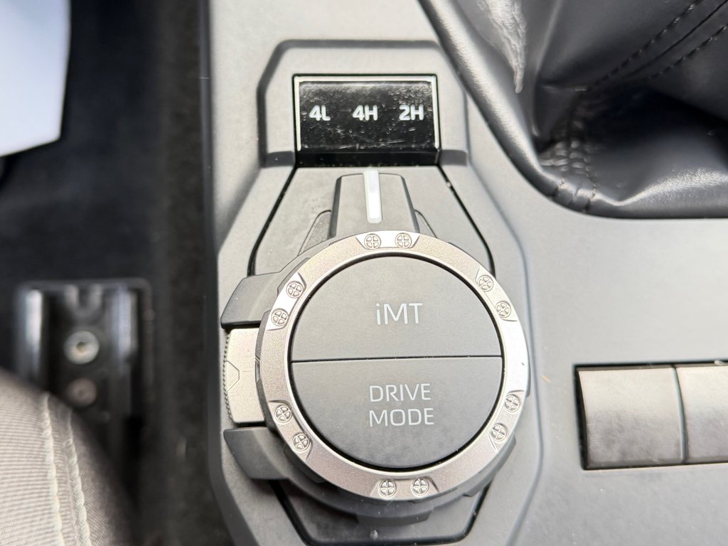 2025 Toyota Tacoma ** MC FLY EDITION ** 13 000 $ AJOUTS / RACK ARRIÈRE / LUMIERES / LIFT KIT / PNEUS ET MAGS HORS ROUTE in Thetford Mines, Quebec - 52 - w1024h768px