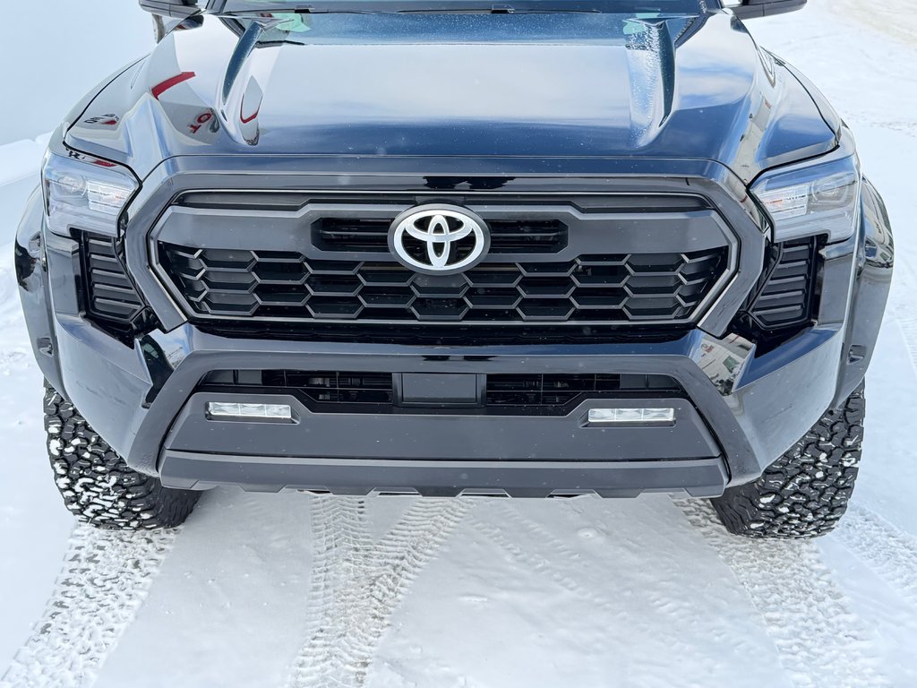 2025 Toyota Tacoma ** MC FLY EDITION ** 13 000 $ AJOUTS / RACK ARRIÈRE / LUMIERES / LIFT KIT / PNEUS ET MAGS HORS ROUTE in Thetford Mines, Quebec - 12 - w1024h768px