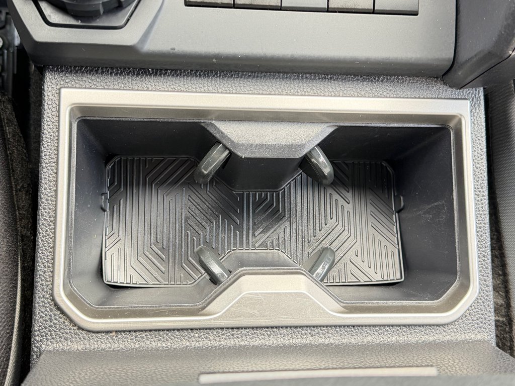 2025 Toyota Tacoma ** MC FLY EDITION ** 13 000 $ AJOUTS / RACK ARRIÈRE / LUMIERES / LIFT KIT / PNEUS ET MAGS HORS ROUTE in Thetford Mines, Quebec - 54 - w1024h768px